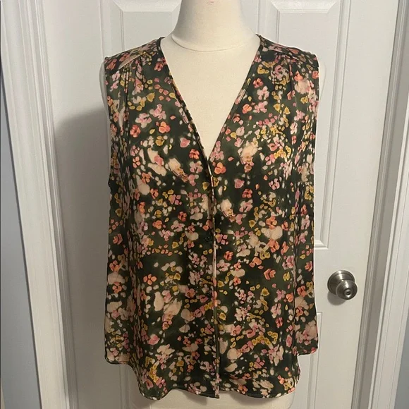 Cabi flashbulb top size large Floral Sleeveless Blouse button down style # 4741 - Picture 1 of 11